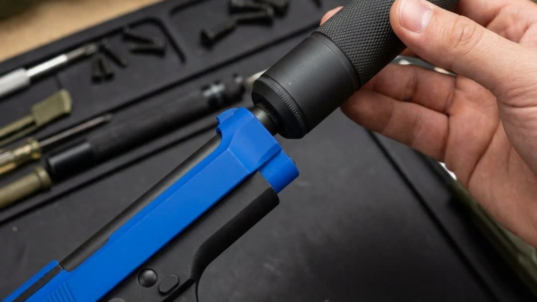 Fitting the metal silencer to the SR92 CO2 Airsoft Pistol